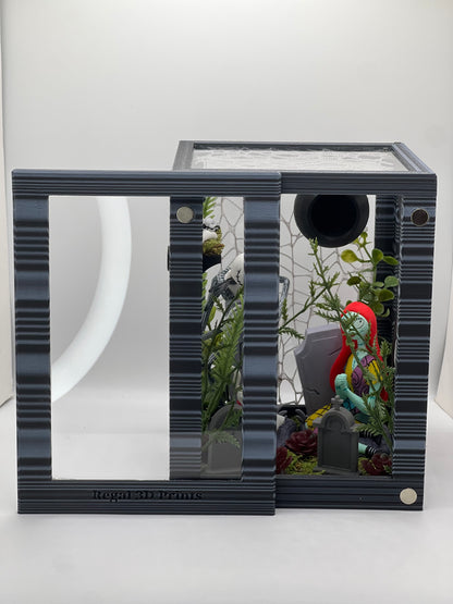 Nightmâré Béføré Christmâs Inspired Jumping Spider Magnetic Enclosure