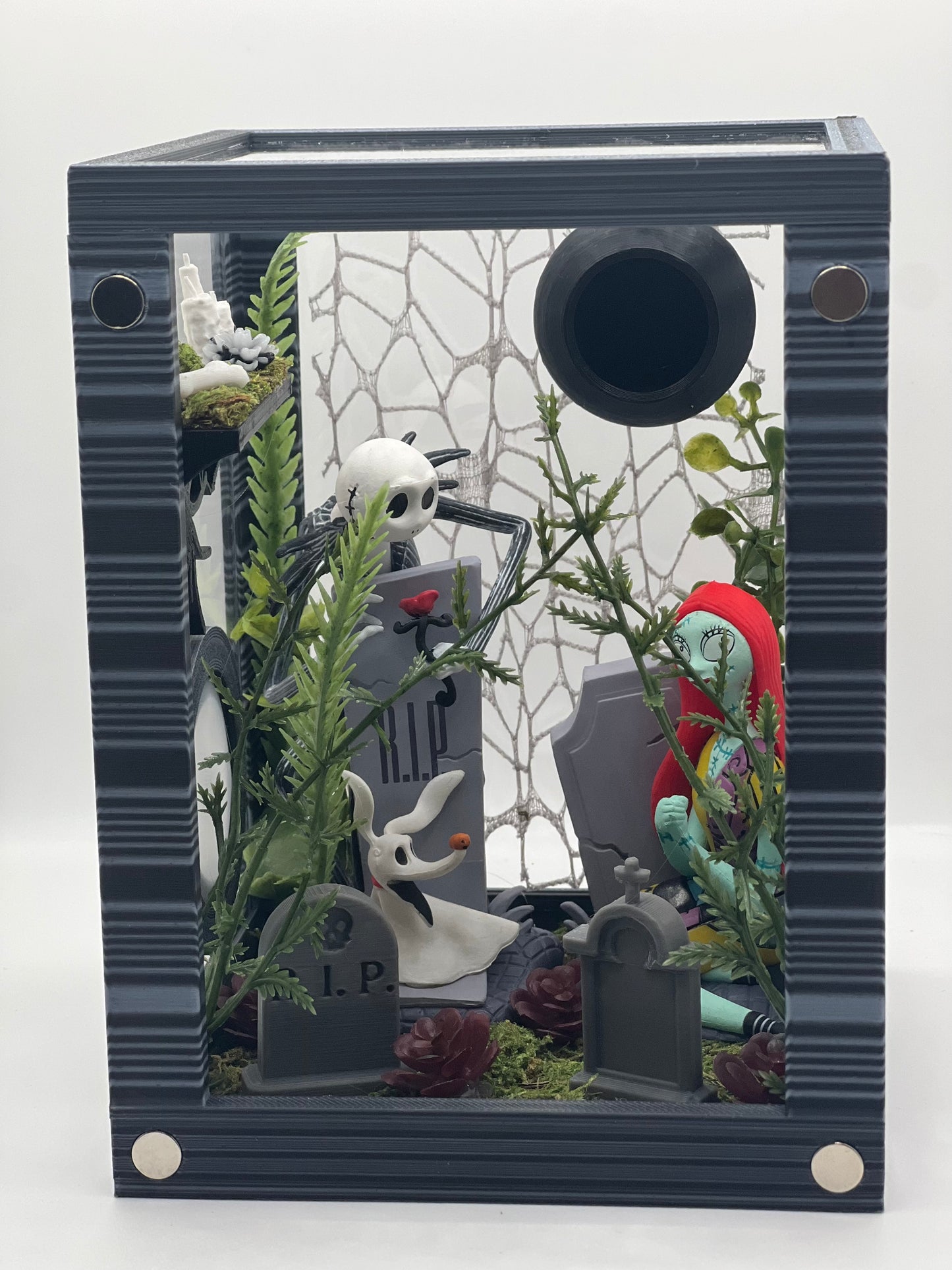 Nightmâré Béføré Christmâs Inspired Jumping Spider Magnetic Enclosure