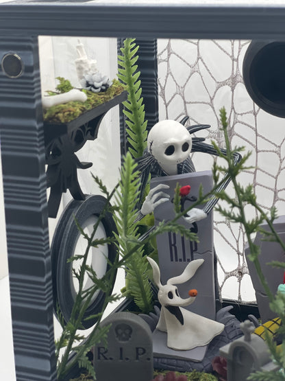 Nightmâré Béføré Christmâs Inspired Jumping Spider Magnetic Enclosure