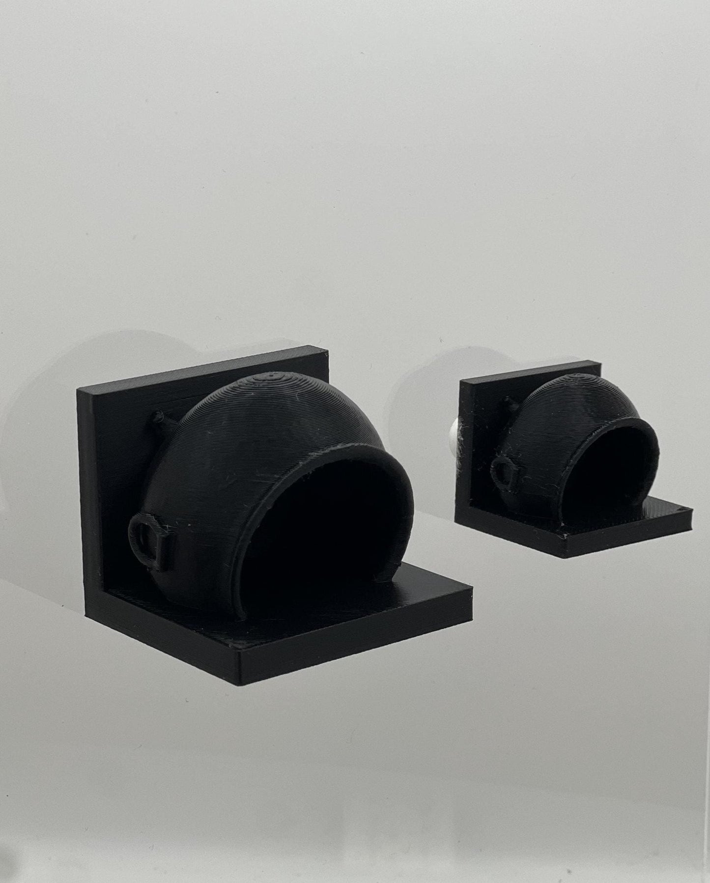 Magnetic Cauldron Jumping Spider Hide | Decor