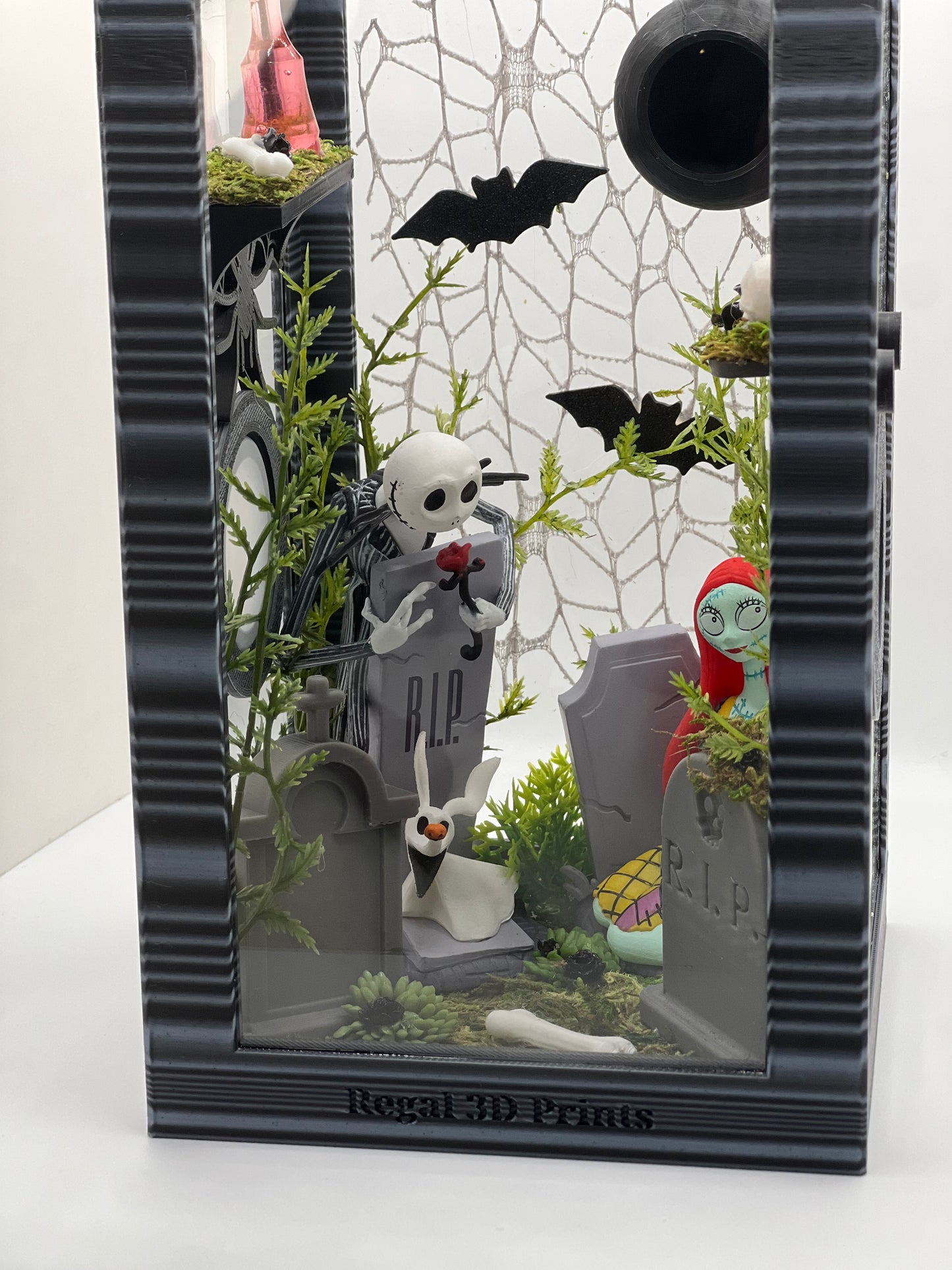 Nightmâré Béføré Christmâs Inspired Jumping Spider Magnetic Enclosure