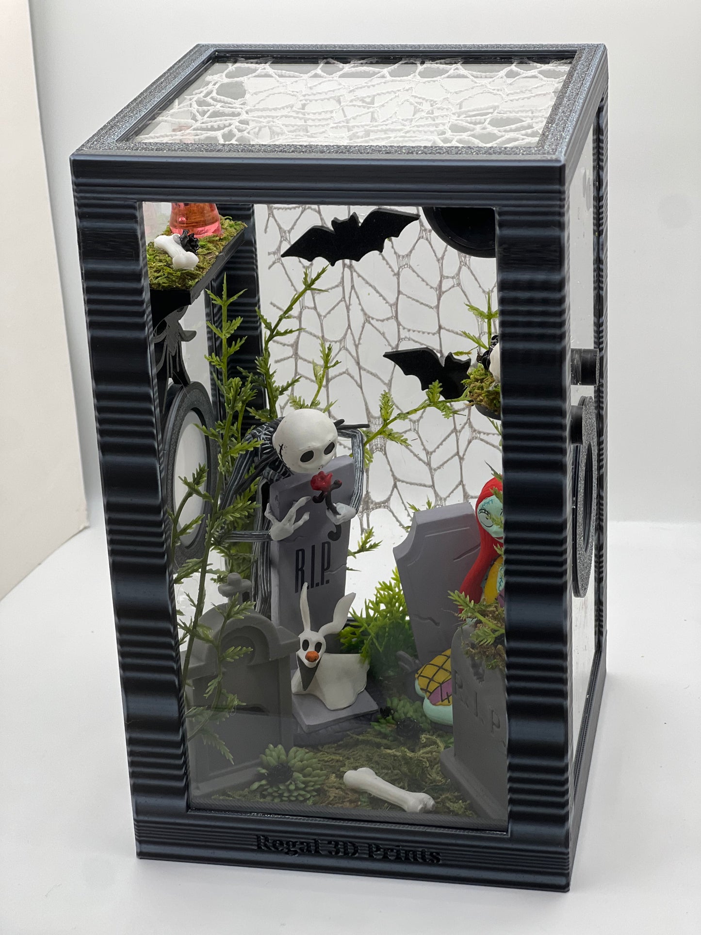 Nightmâré Béføré Christmâs Inspired Jumping Spider Magnetic Enclosure