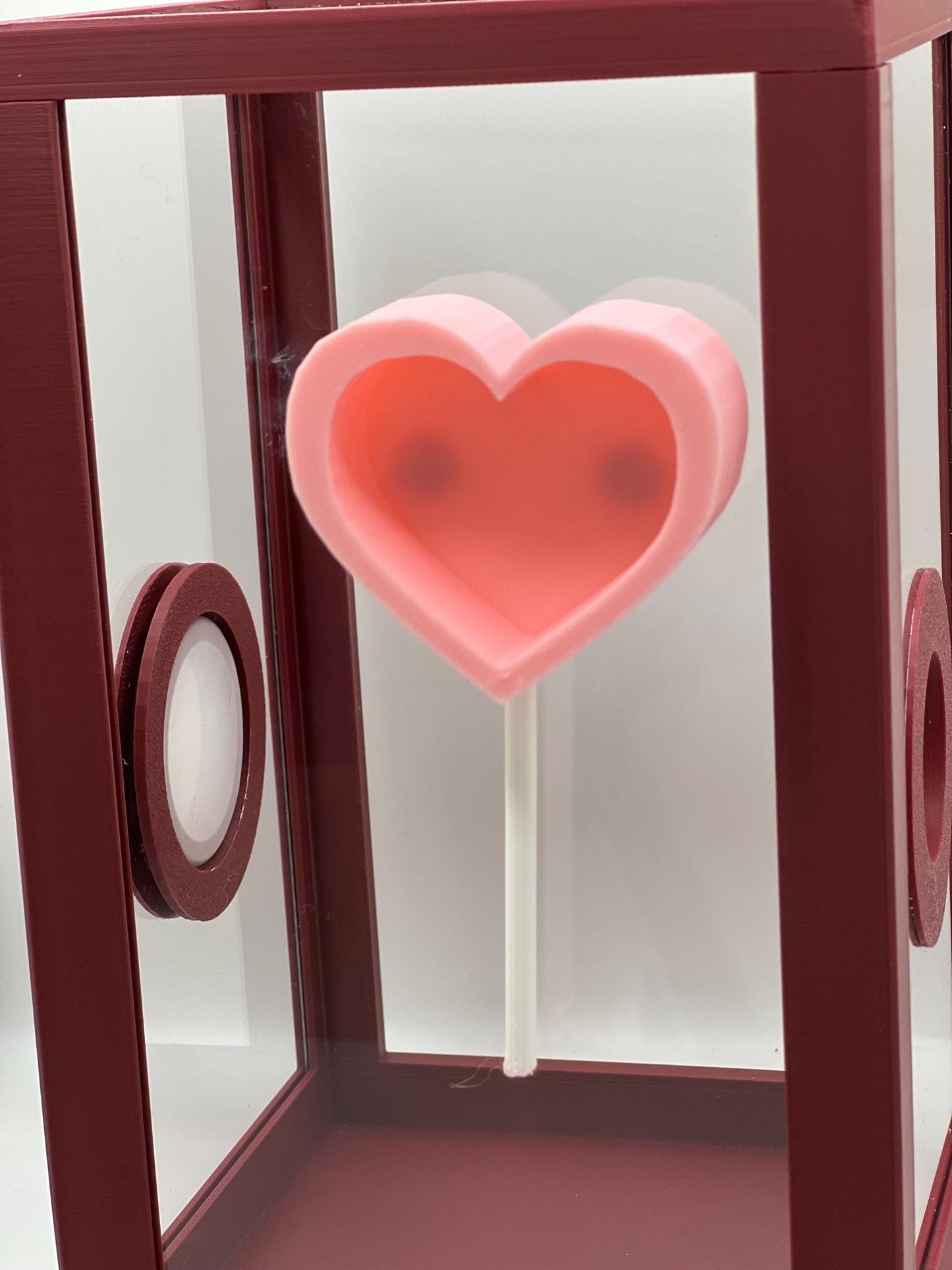 Heart Lollipop Magnetic Jumping Spider Hide | Decor