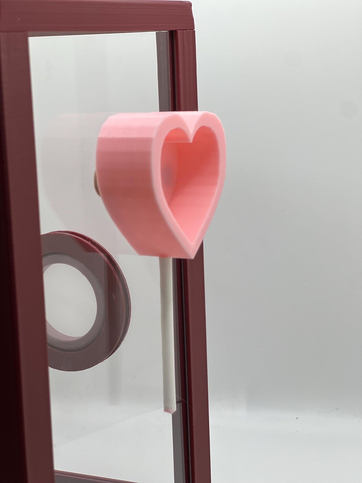 Heart Lollipop Magnetic Jumping Spider Hide | Decor